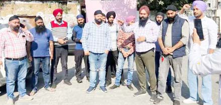 गुरुनानक देव जी का रूप धारण करने वाले के खिलाफ कार्यवाही की मां गुरुनानक देव जी का रूप धारण करने वाले के खिलाफ कार्यवाही की मां