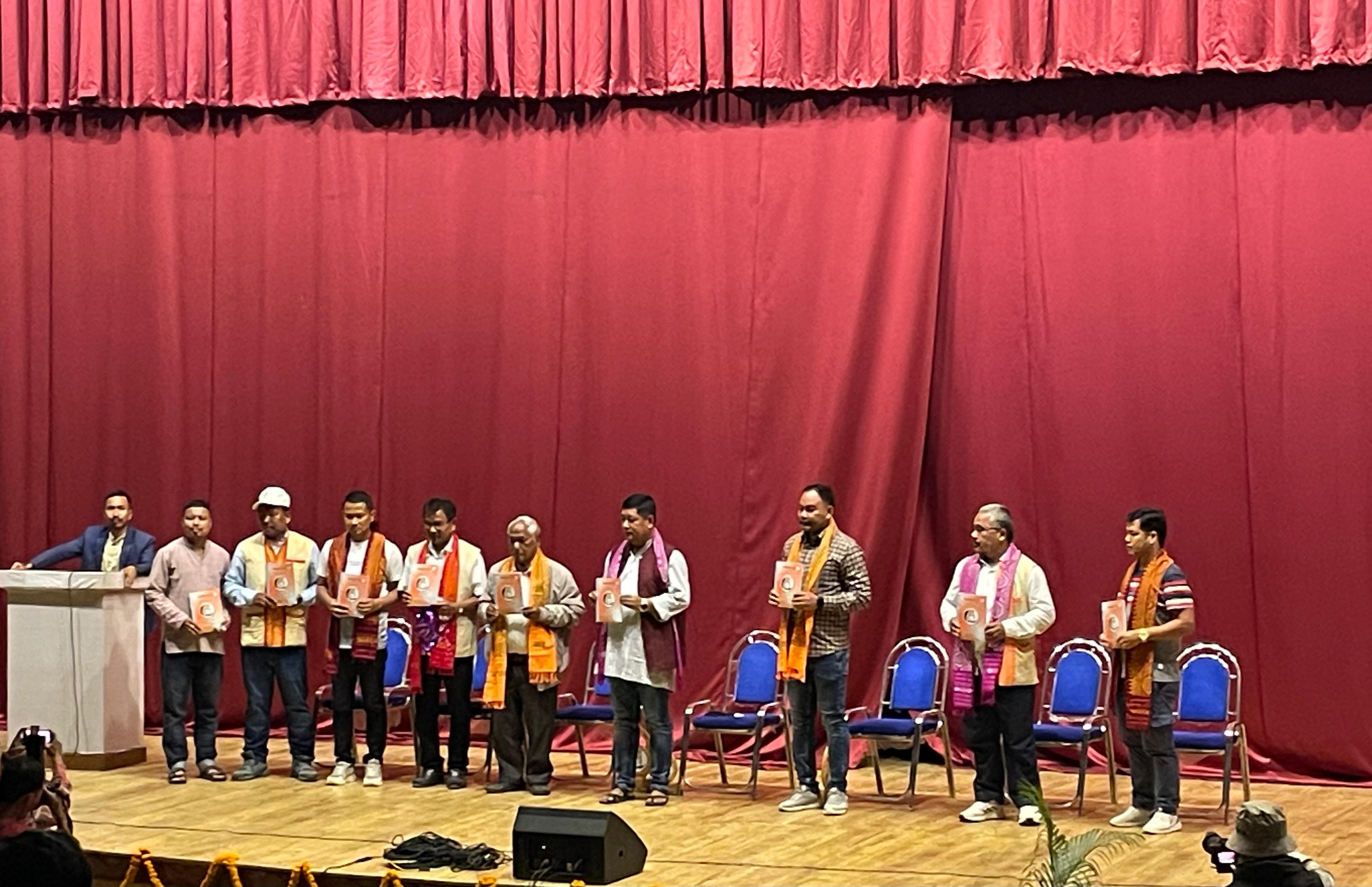 कोकराझार में तीसरा मविहुर अंतरराष्ट्रीय थिएटर महोत्सव प्रारंभ हुआ। कोकराझार में तीसरा मविहुर अंतरराष्ट्रीय थिएटर महोत्सव प्रारंभ हुआ।