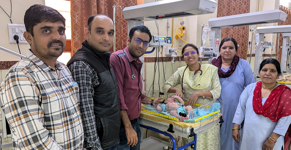 बीकानेर में पौने पांच किलो वजनी बच्चे की हुइ सफल डिलीवरी, टीम डॉ. मोनिका रंगा चिकित्सकीय देखरेख में जच्चा एवं बच्चा दोनों स्वस्थ बीकानेर में पौने पांच किलो वजनी बच्चे की हुइ सफल डिलीवरी, टीम डॉ. मोनिका रंगा चिकित्सकीय देखरेख में जच्चा एवं बच्चा दोनों स्वस्थ
