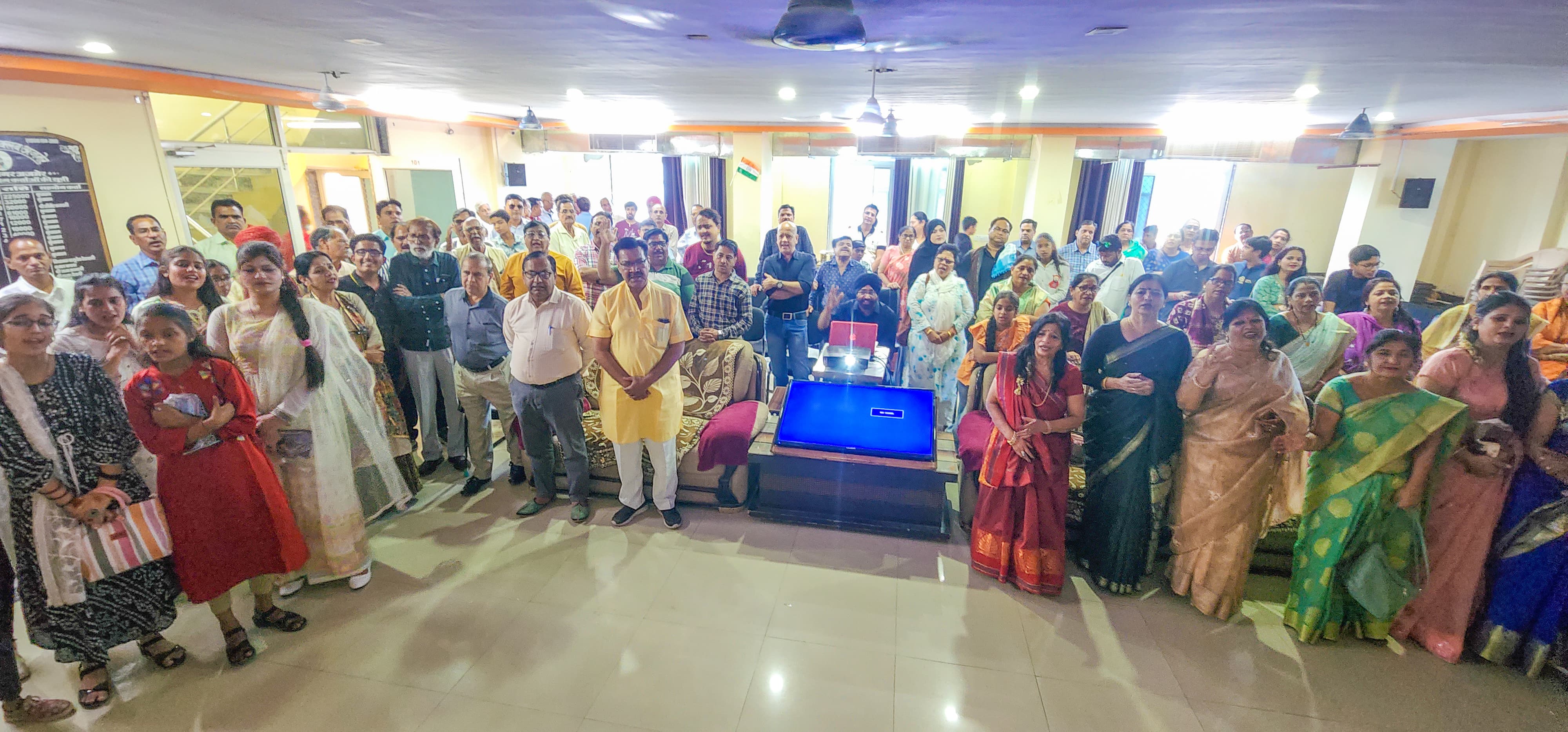अजयमेरु प्रेस क्लब में छाई विभिन्न संस्कृतियों की बहार, पुरानी परिपाटियों से परे छुए नए आयाम अजयमेरु प्रेस क्लब में छाई विभिन्न संस्कृतियों की बहार, पुरानी परिपाटियों से परे छुए नए आयाम