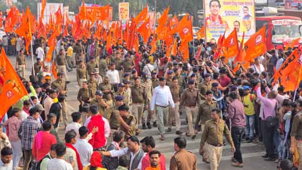 छतरपुर : देश में जलसा जायज और सनातन पद यात्रा नाजायज : पंडित धीरेंद्र कृष्ण छतरपुर : देश में जलसा जायज और सनातन पद यात्रा नाजायज : पंडित धीरेंद्र कृष्ण