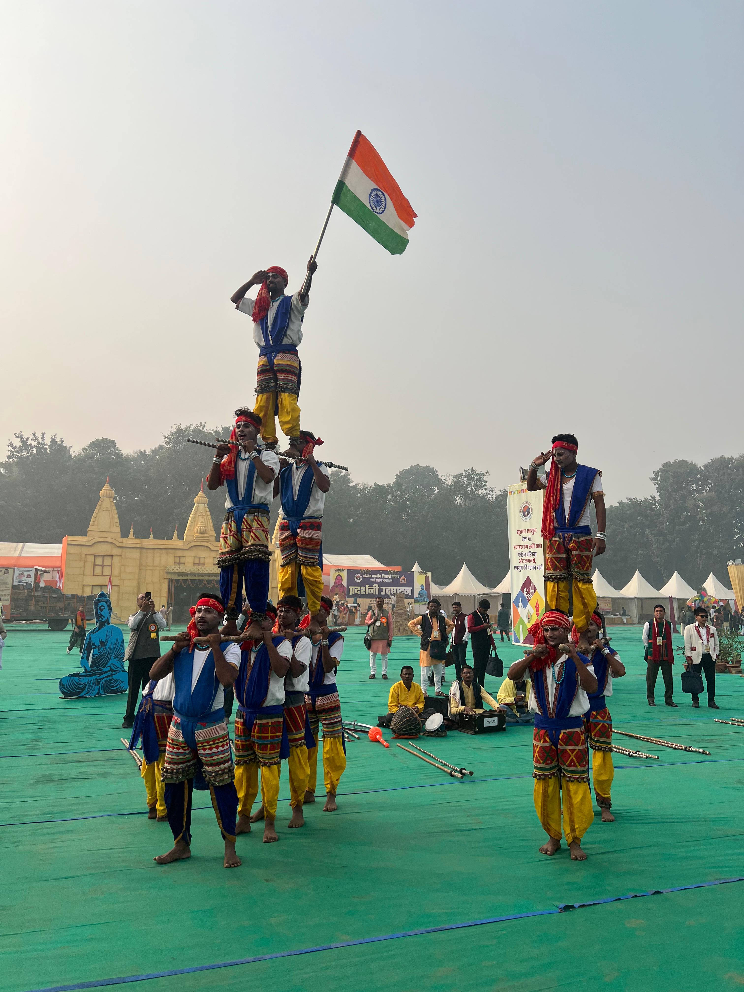 उत्तर प्रदेश के लोकनृत्यों से एबीवीपी अधिवेशन में पहुंचे प्रतिनिधियों का स्वागत। उत्तर प्रदेश के लोकनृत्यों से एबीवीपी अधिवेशन में पहुंचे प्रतिनिधियों का स्वागत।