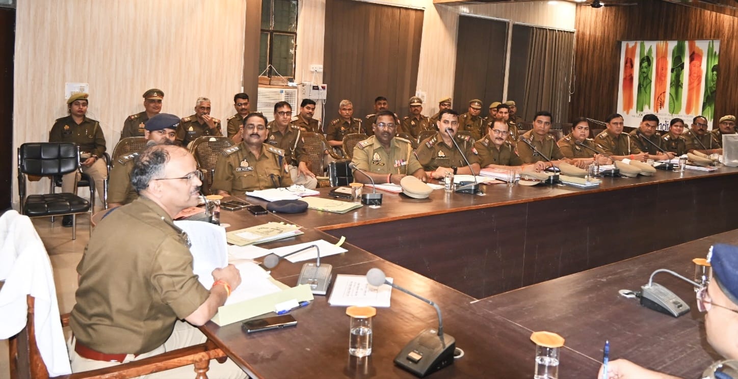 विशेष अभियान चलाकर कसे अपराधियों पर शिकंजा - एसपी अरुण कुमार सिंह विशेष अभियान चलाकर कसे अपराधियों पर शिकंजा - एसपी अरुण कुमार सिंह