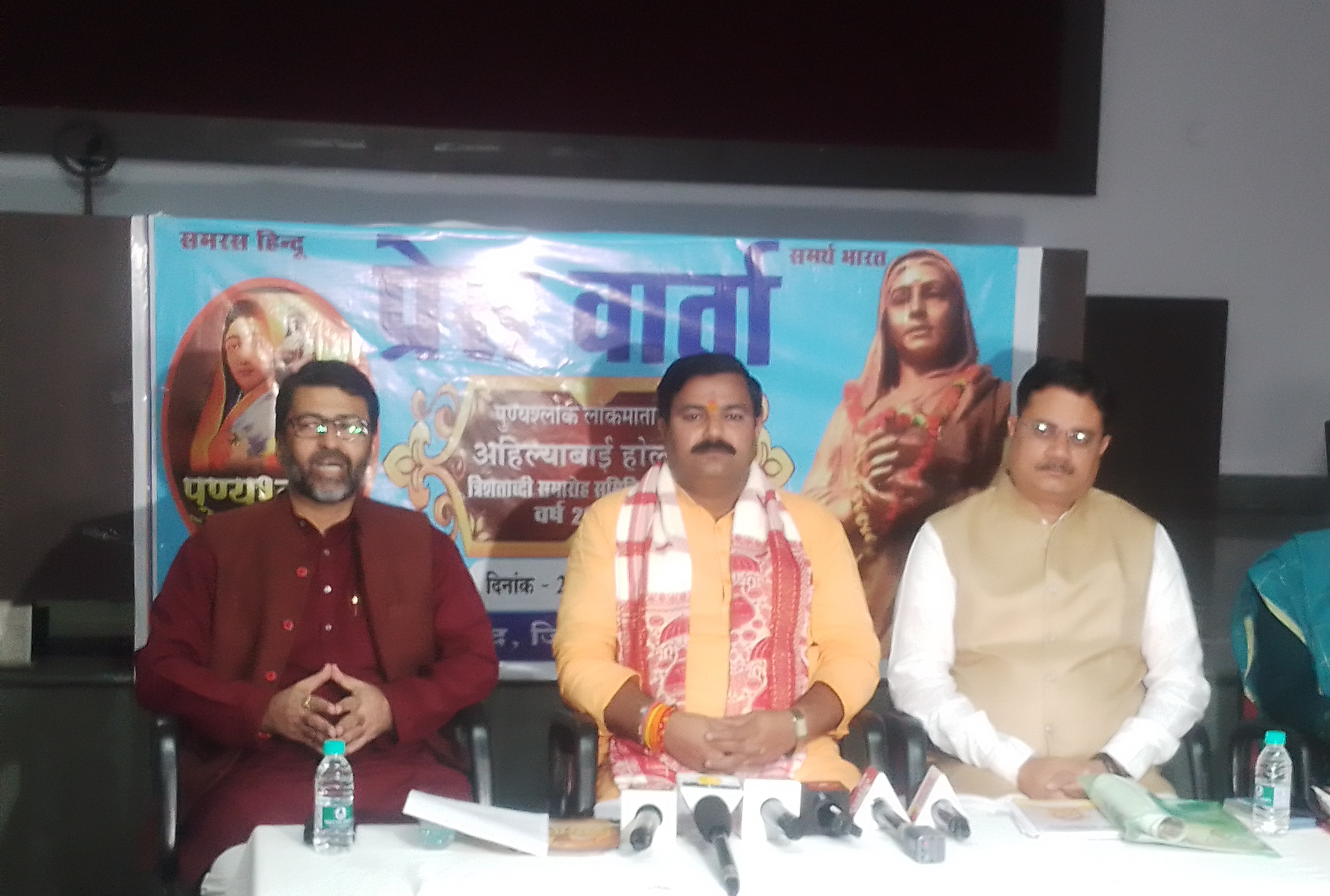 समारोह समिति की पत्रकार वार्ता में प्रशांत एवं राजकिशोर समारोह समिति की पत्रकार वार्ता में प्रशांत एवं राजकिशोर