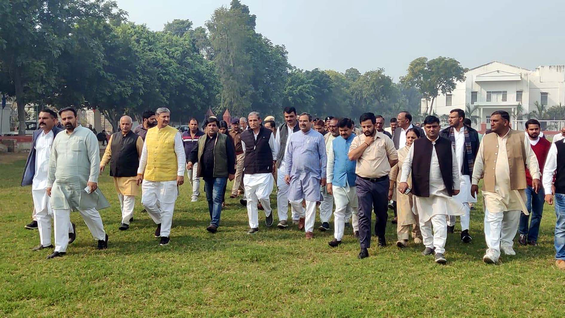 कार्यक्रम स्थल का निरीक्षण करते भाजपा नेता। कार्यक्रम स्थल का निरीक्षण करते भाजपा नेता।
