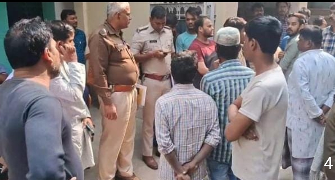 छानबीन करती पुलिस छानबीन करती पुलिस