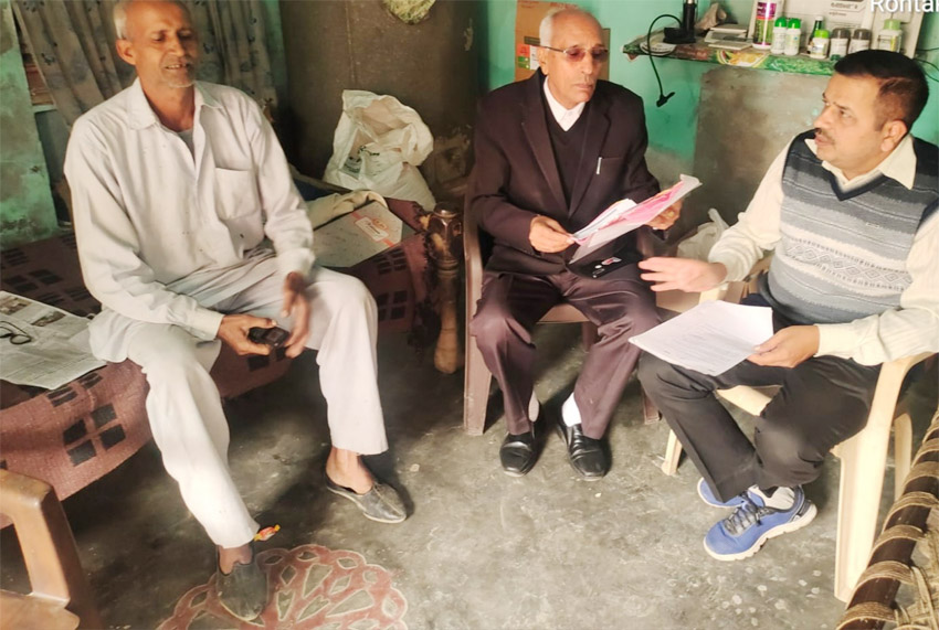22 Snp-5 सोनीपत: निरीक्षण के दौरान पूछताछ करते अधिकारी 22 Snp-5 सोनीपत: निरीक्षण के दौरान पूछताछ करते अधिकारी