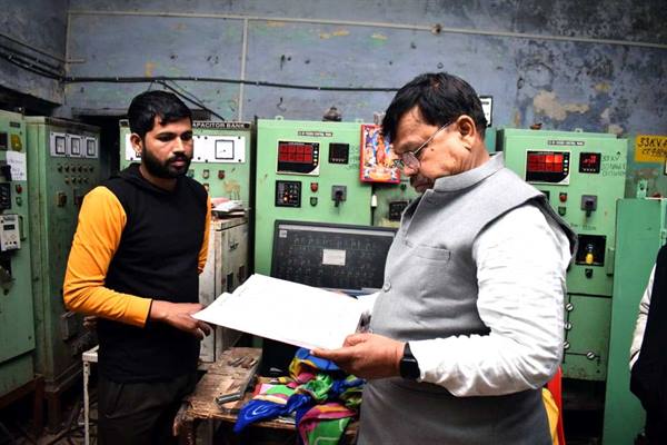 ऊर्जा मंत्री तोमर ने देर रात किया महाराजपुरा विद्युत सब-स्टेशन का निरीक्षण ऊर्जा मंत्री तोमर ने देर रात किया महाराजपुरा विद्युत सब-स्टेशन का निरीक्षण