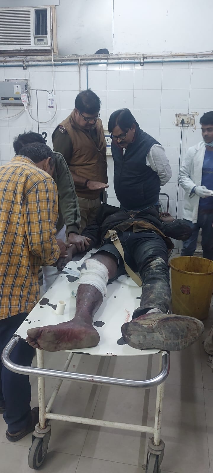 पुलिस मुठभेड़ में दो पशु तस्कर घायल हॉस्पिटल में भर्ती पुलिस मुठभेड़ में दो पशु तस्कर घायल हॉस्पिटल में भर्ती