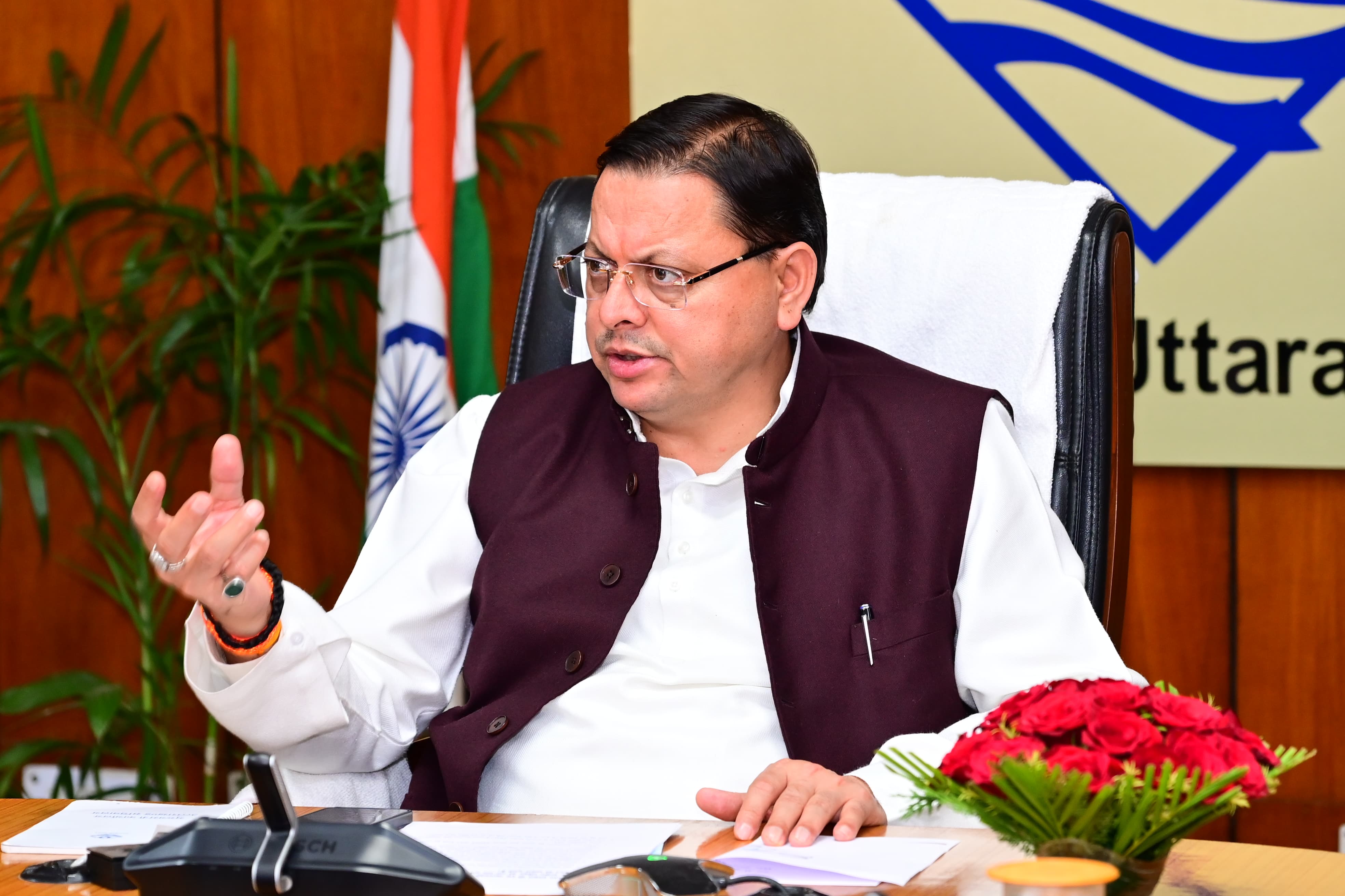 मुख्यमंत्री धामी सचिवालय में जल जीवन मिशन की समीक्षा बैठक करते। मुख्यमंत्री धामी सचिवालय में जल जीवन मिशन की समीक्षा बैठक करते।
