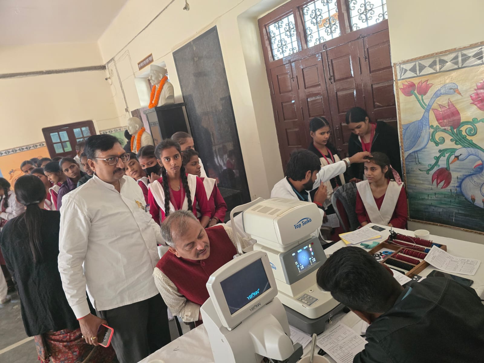 रोटरी क्लब द्वारा भगवती प्रसाद कन्या महाविद्यालय में 217 छात्राओं का नेत्र परीक्षण रोटरी क्लब द्वारा भगवती प्रसाद कन्या महाविद्यालय में 217 छात्राओं का नेत्र परीक्षण