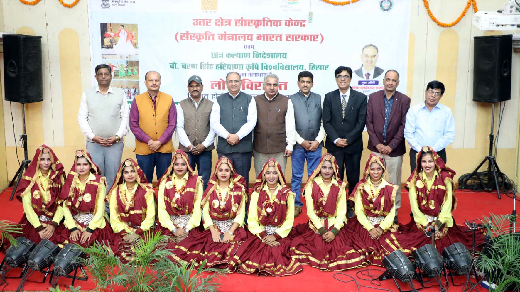 विश्वविद्यालय के कुलपति प्रो. बीआर कम्बोज प्रतिभागियों के साथ। विश्वविद्यालय के कुलपति प्रो. बीआर कम्बोज प्रतिभागियों के साथ।