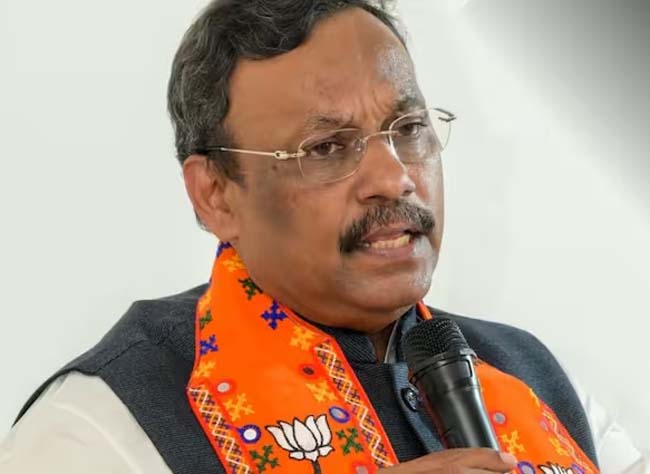 कैश फार वोट मामले में विनोद तावड़े ने राहुल गांधी समेता कांग्रेस नेताओं को भेजा नोटिस कैश फार वोट मामले में विनोद तावड़े ने राहुल गांधी समेता कांग्रेस नेताओं को भेजा नोटिस