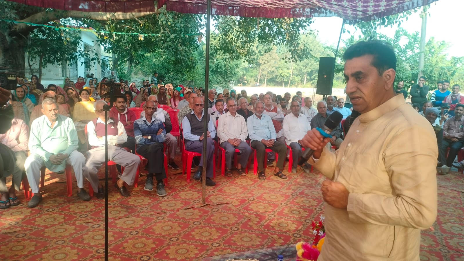 Rajeev Jasrotia organized Janata Darbar in Kishanpur Kandi Panchayat Rajeev Jasrotia organized Janata Darbar in Kishanpur Kandi Panchayat