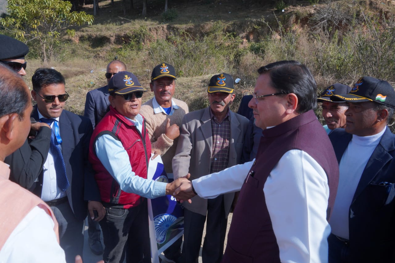 पूर्व सैनिक संगठन के लोगों से मुलाकात करते मुख्यमंत्री पुष्कर सिंह धामी। पूर्व सैनिक संगठन के लोगों से मुलाकात करते मुख्यमंत्री पुष्कर सिंह धामी।