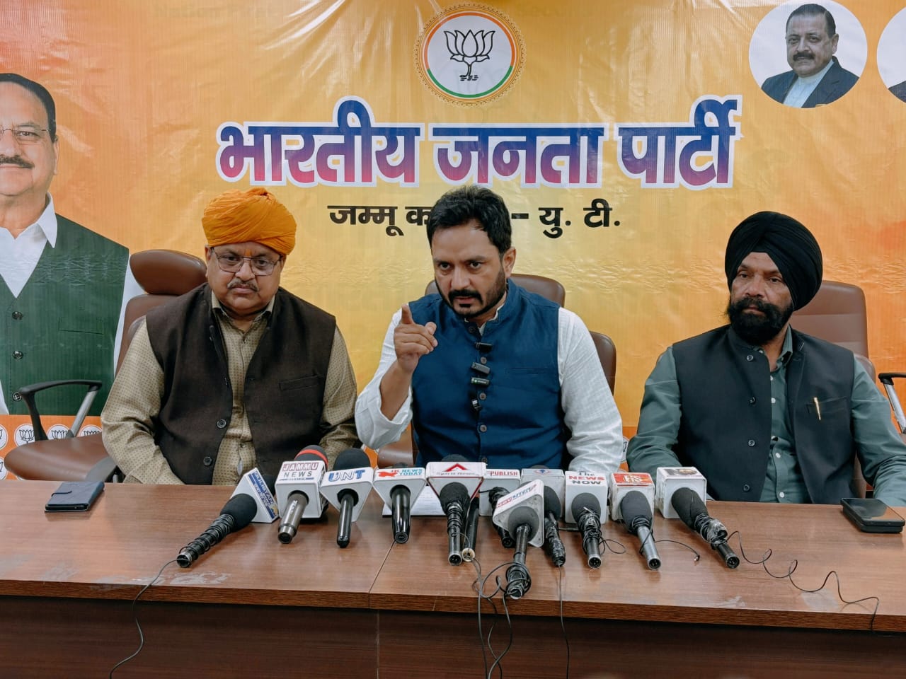 भाजपा ने लेक्चरर विज्ञापन में स्थानीय भाषाओं की अनदेखी के लिए नेकां सरकार की आलोचना की भाजपा ने लेक्चरर विज्ञापन में स्थानीय भाषाओं की अनदेखी के लिए नेकां सरकार की आलोचना की