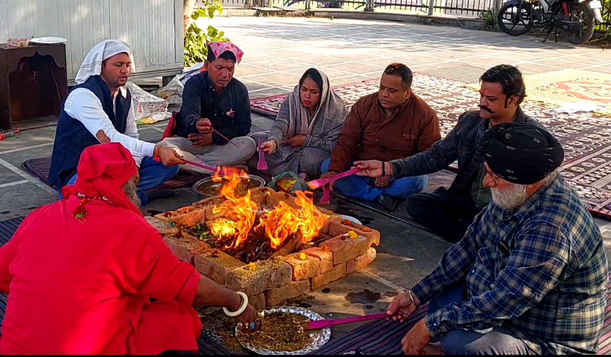 गाय माता को राष्ट्र माता का दर्जा दिलवाने हेतु मूवमेंट कल्कि का प्रदर्शन 33वें दिन भी जारी गाय माता को राष्ट्र माता का दर्जा दिलवाने हेतु मूवमेंट कल्कि का प्रदर्शन 33वें दिन भी जारी