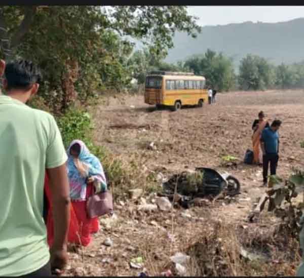 छतरपुर : बस से स्कूटी की भिडंत मासूम बालिका सहित युवती की मौत छतरपुर : बस से स्कूटी की भिडंत मासूम बालिका सहित युवती की मौत