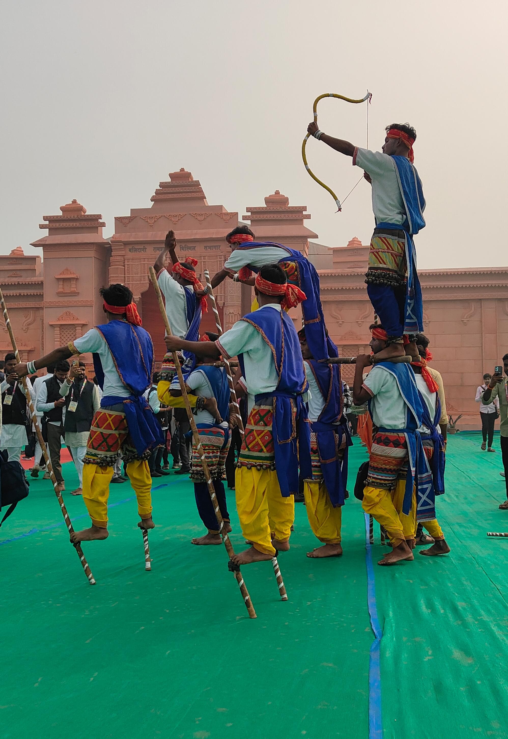 उत्तर प्रदेश के लोकनृत्यों से एबीवीपी अधिवेशन में पहुंचे प्रतिनिधियों का स्वागत। उत्तर प्रदेश के लोकनृत्यों से एबीवीपी अधिवेशन में पहुंचे प्रतिनिधियों का स्वागत।