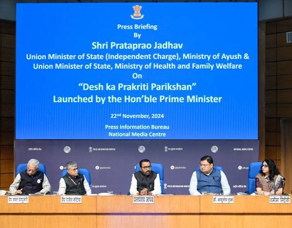 प्रेसवार्ता को संबोधित करते हुए आयुष मंत्री प्रताप राव जाधव प्रेसवार्ता को संबोधित करते हुए आयुष मंत्री प्रताप राव जाधव
