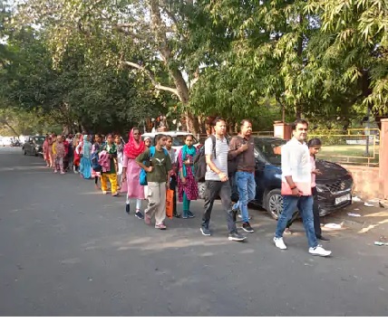 यूटीबी कार्मिकों ने अपनी मांगों को लेकर प्रदेश बीजेपी कार्यालय और स्वास्थ्य भवन पर किया विरोध प्रदर्शन यूटीबी कार्मिकों ने अपनी मांगों को लेकर प्रदेश बीजेपी कार्यालय और स्वास्थ्य भवन पर किया विरोध प्रदर्शन