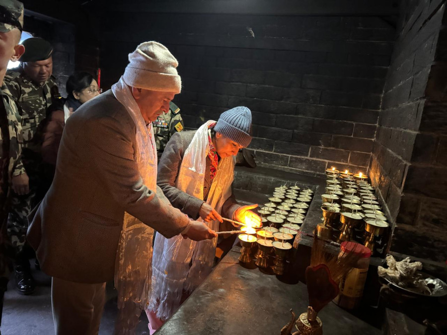 मुक्तिनाथ मंदिर में पूजा करते भारतीय सेना प्रमुख