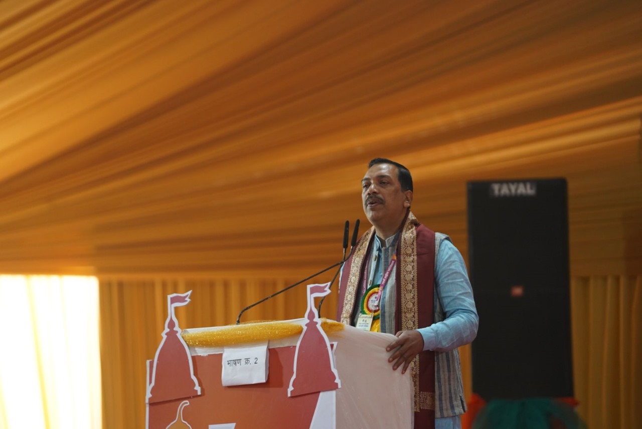 *जगन्नाथ का भात, न पूछे जात पात-गोविंद नायक।*