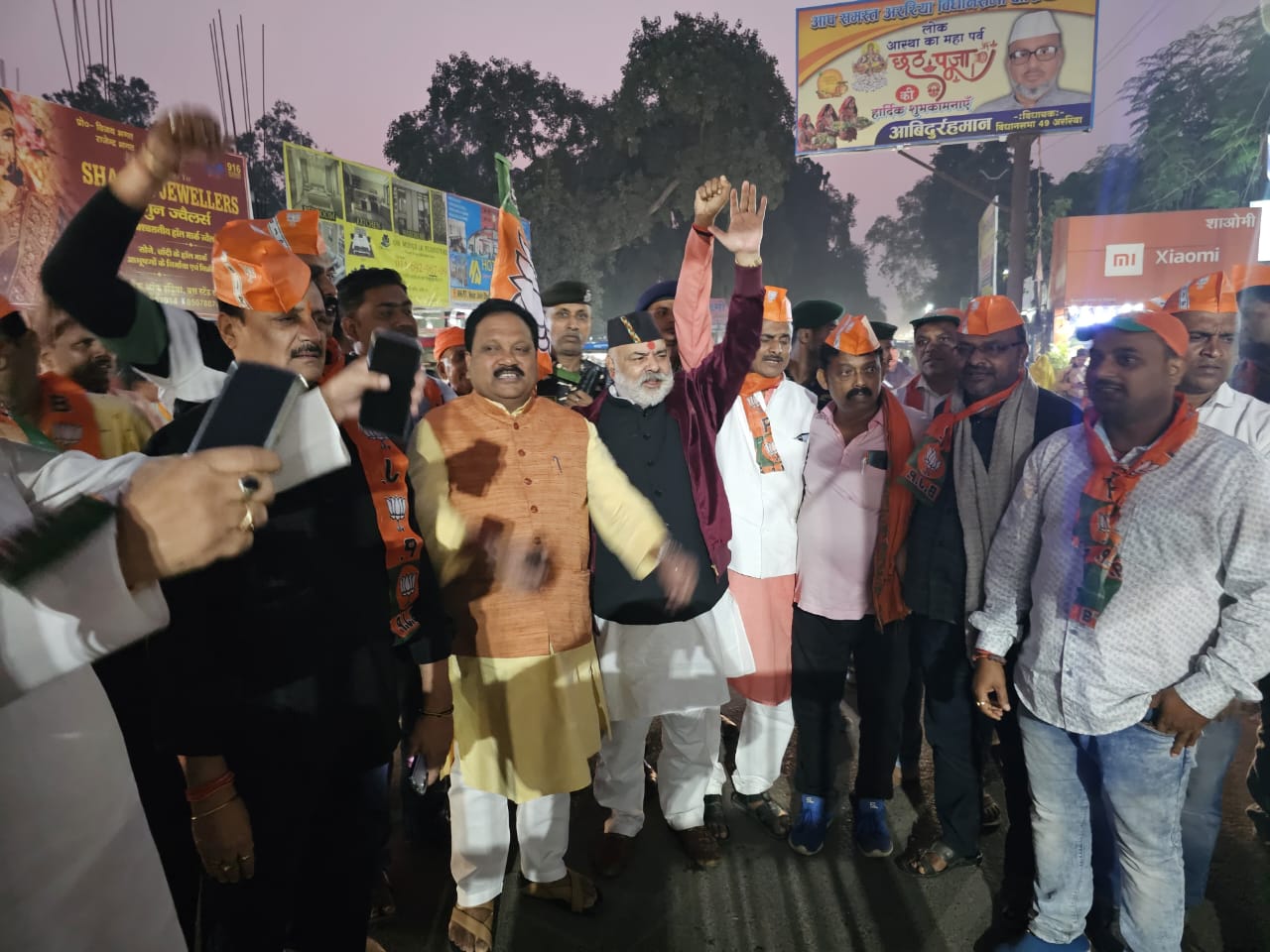 अररिया में भाजपा कार्यकर्त्ताओं ने NDA का महाराष्ट्र- बिहार- उत्तर प्रदेश में शानदार जीत पर जश्न मनाया