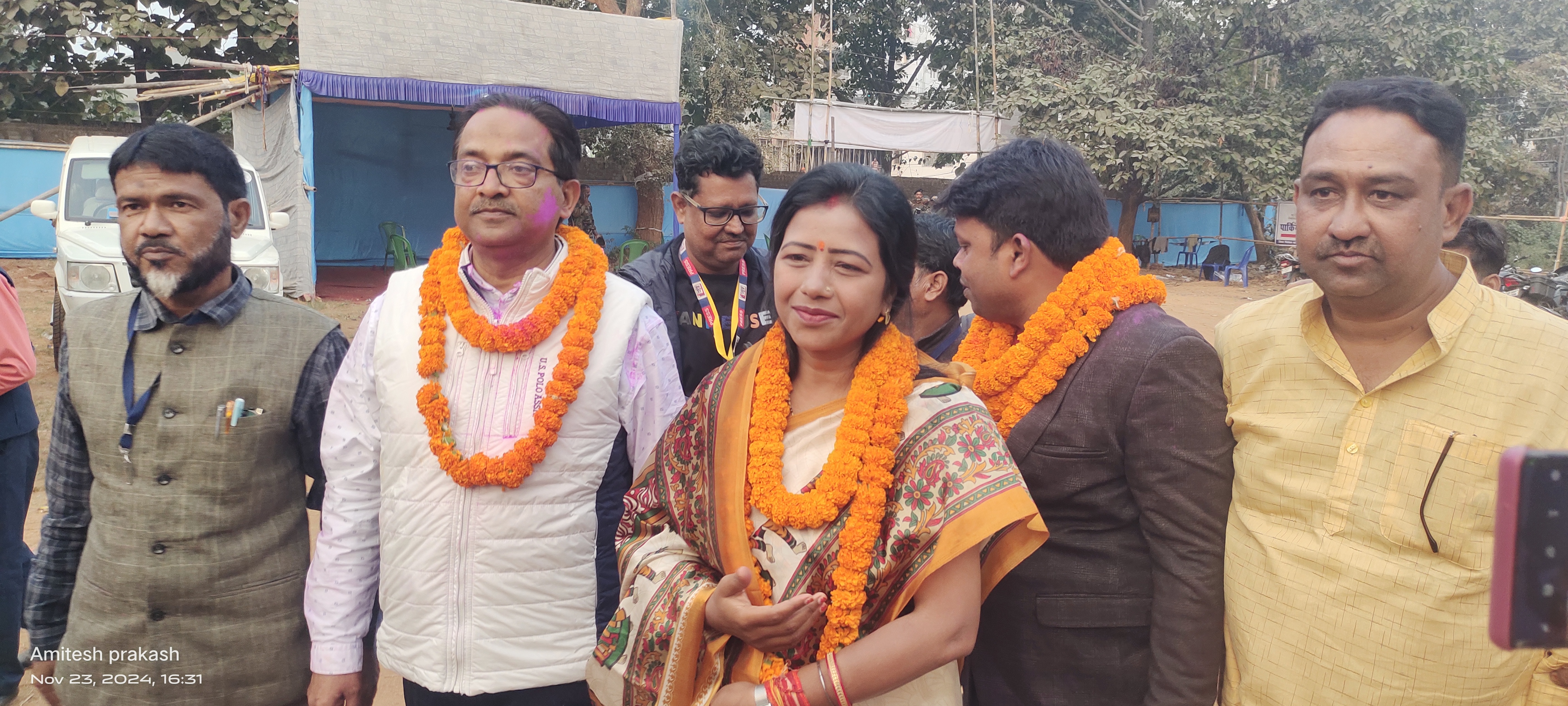 समर्थकों के साथ ममता देवी