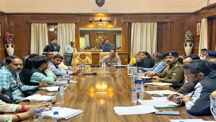 कथा की तैयारियों के संबंध में मंत्री सिलावट ने ली बैठक कथा की तैयारियों के संबंध में मंत्री सिलावट ने ली बैठक