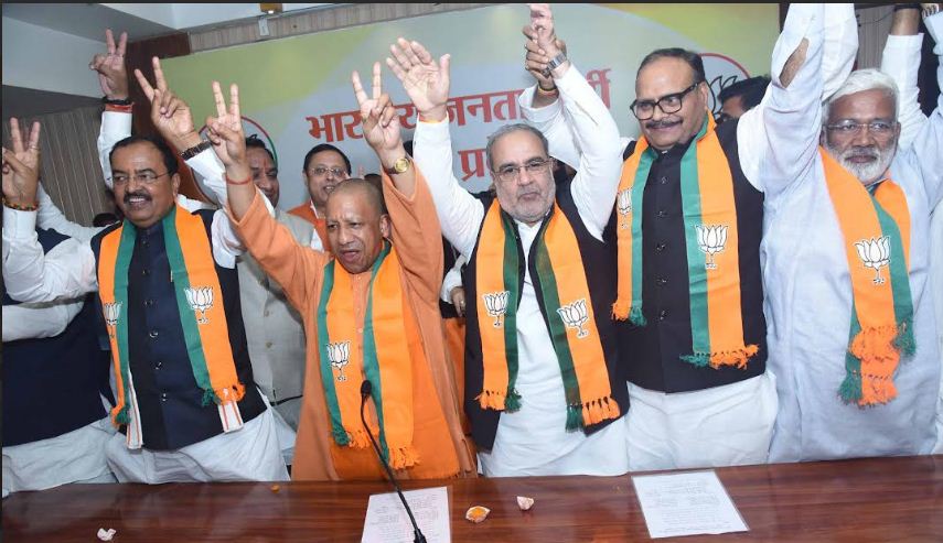 भाजपा कार्यालय में ब्रजेश पाठक व अन्य नेता भाजपा कार्यालय में ब्रजेश पाठक व अन्य नेता