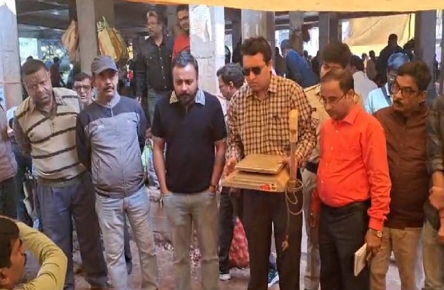 बहरमपुर बाजार में टास्क फोर्स ने की छापेमारी बहरमपुर बाजार में टास्क फोर्स ने की छापेमारी