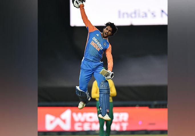 सैयद मुश्ताक अली ट्रॉफी के उद्घाटन मैच में लगाया शानदार शतक सैयद मुश्ताक अली ट्रॉफी के उद्घाटन मैच में लगाया शानदार शतक
