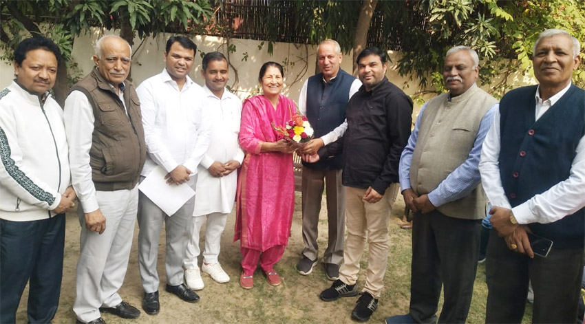23 Snp-2 सोनीपत: लोगों से मुलाकात करते हुए विधायक कृष्णा गहलावत 23 Snp-2 सोनीपत: लोगों से मुलाकात करते हुए विधायक कृष्णा गहलावत