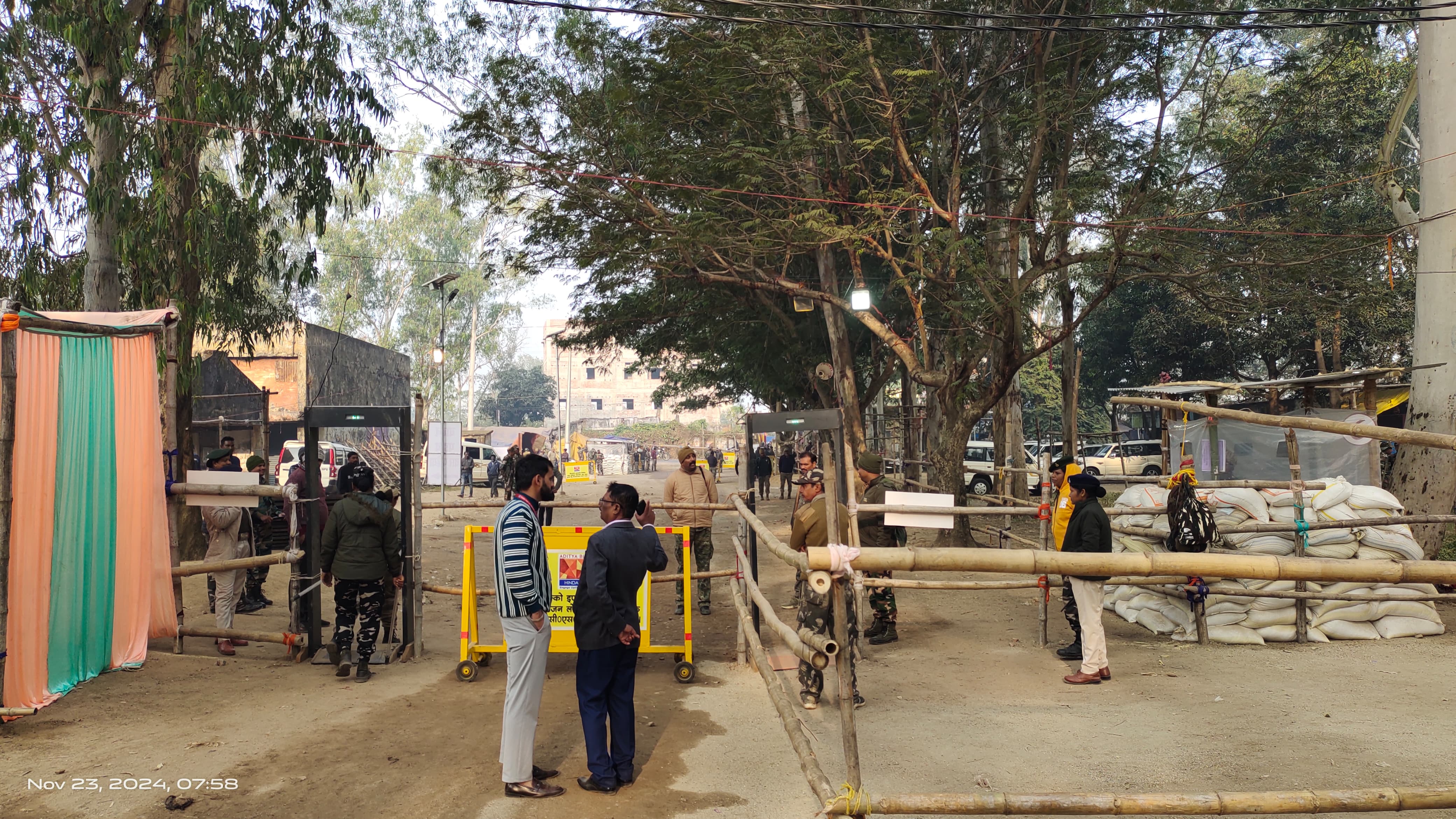 मतगणना केंद्र की तस्वीर मतगणना केंद्र की तस्वीर