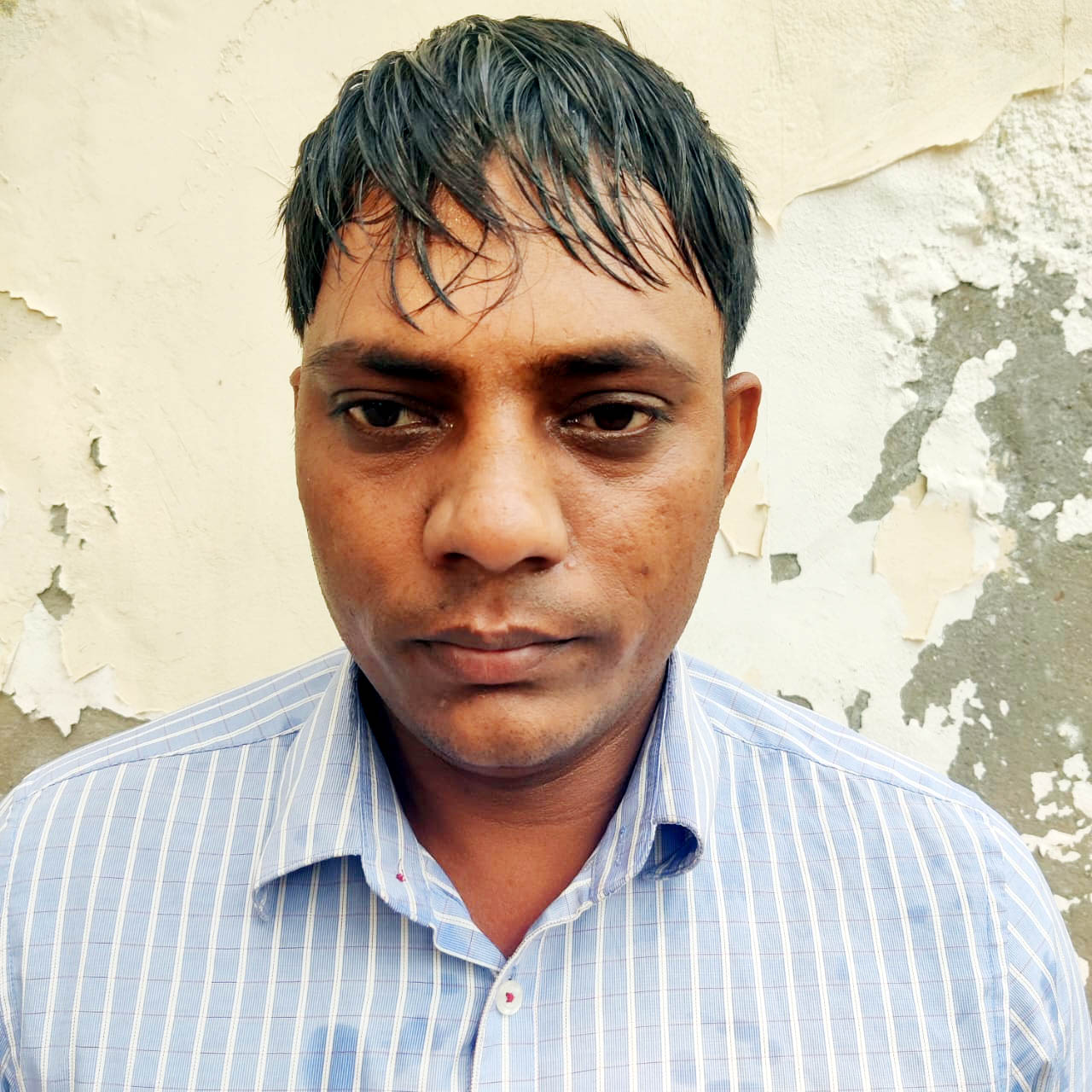 पुलिस द्वारा गिरफ्तार किया गया आरोपी पुलिस द्वारा गिरफ्तार किया गया आरोपी
