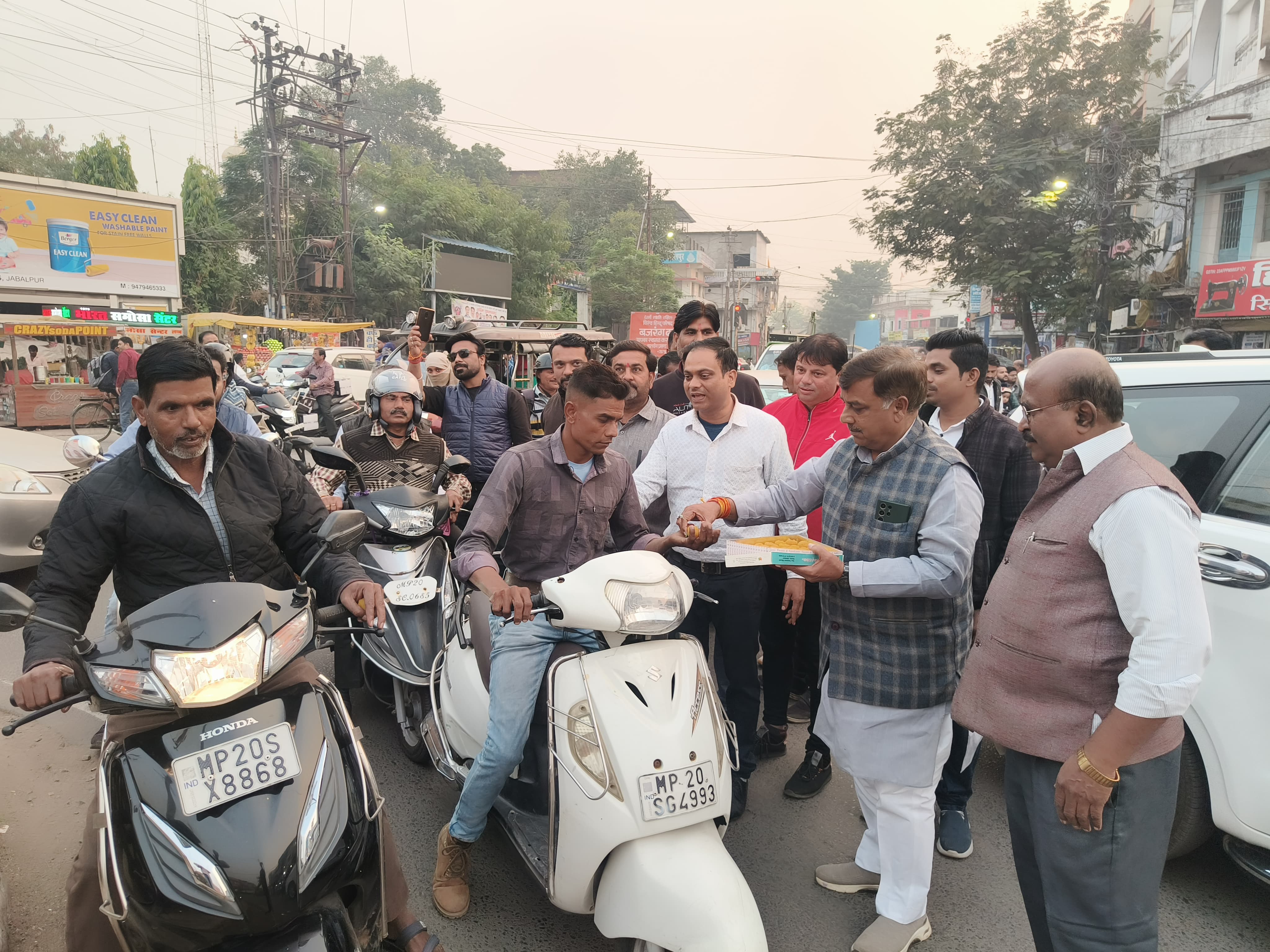जबलपुर भाजपा ने मनाया जश्न जबलपुर भाजपा ने मनाया जश्न