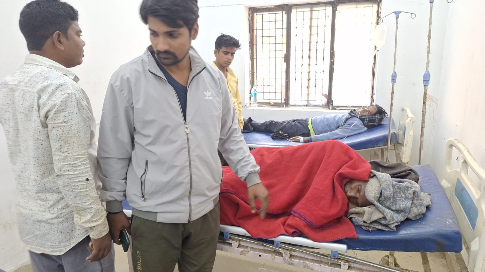 सामुदायिक स्वास्थ्य केंद्र अमेठी पहुंचे मजदूर