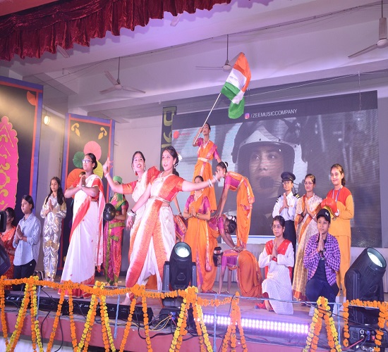 बी. एन. एस. डी. शिक्षा निकेतन इण्टर काॅलेज बेनाझाबर के वार्षिक समारोह में कार्यक्रम प्रस्तुत करती छात्राओं का छाया चित्र बी. एन. एस. डी. शिक्षा निकेतन इण्टर काॅलेज बेनाझाबर के वार्षिक समारोह में कार्यक्रम प्रस्तुत करती छात्राओं का छाया चित्र
