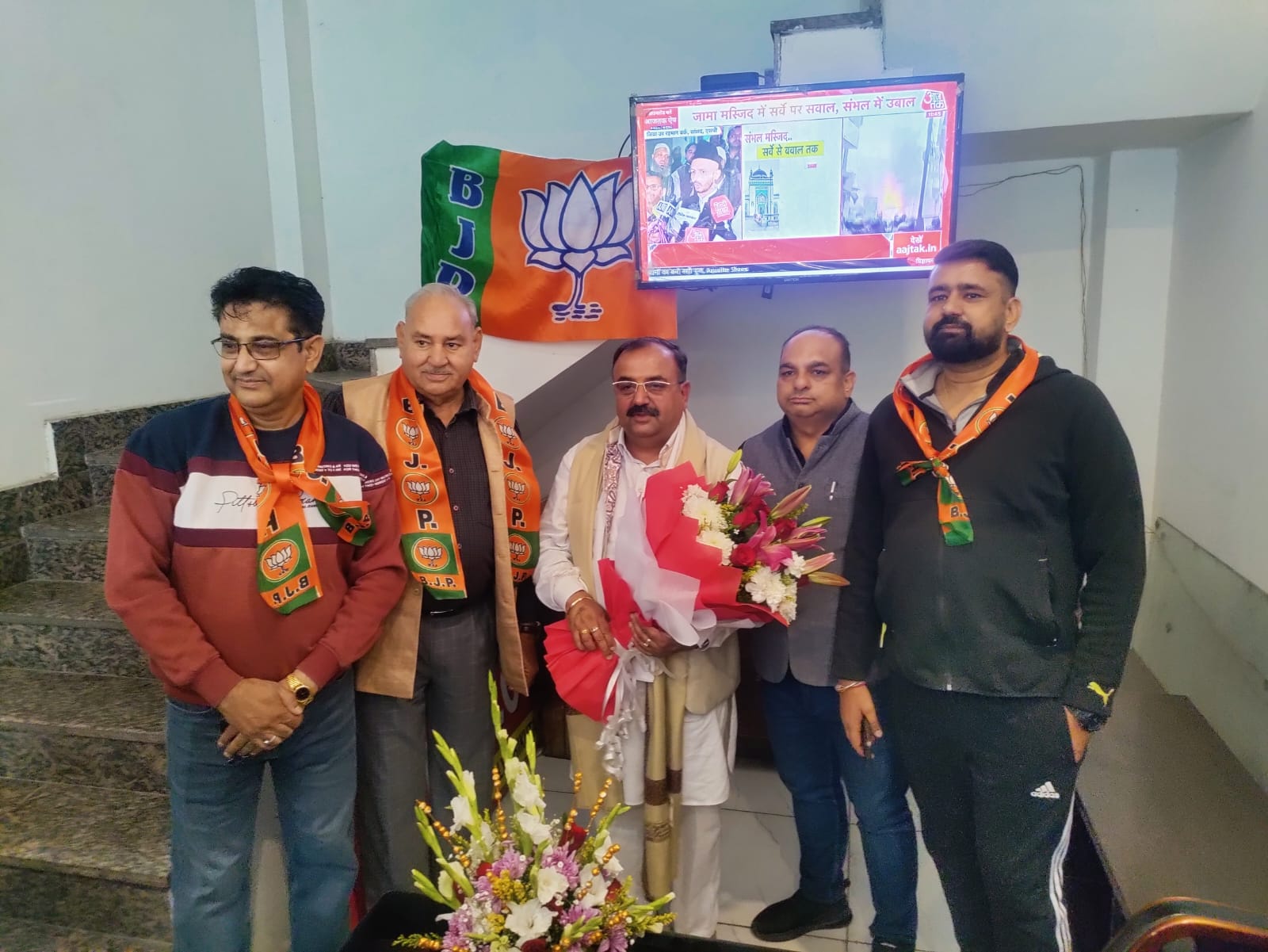 भाजपा विधायक ने लोगों के साथ मिलकर पीएम मोदी के मन की बात के 116वें एपिसोड को सुना