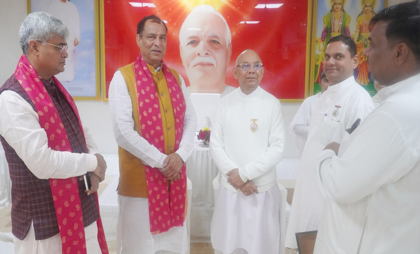 24 Snp-7 सोनीपत: विश्व कल्याण सरोवर, मुरथल सोनीपत (दिल्ली जोन) में स्वस्थ और स्वच्छ समाज के निर्माण के लिए उस पार नामक एक प्रेरणादायक कार्यक्रम में भाजपा प्रदेश अध्यक्ष मोहन लाल बडौली 24 Snp-7 सोनीपत: विश्व कल्याण सरोवर, मुरथल सोनीपत (दिल्ली जोन) में स्वस्थ और स्वच्छ समाज के निर्माण के लिए उस पार नामक एक प्रेरणादायक कार्यक्रम में भाजपा प्रदेश अध्यक्ष मोहन लाल बडौली