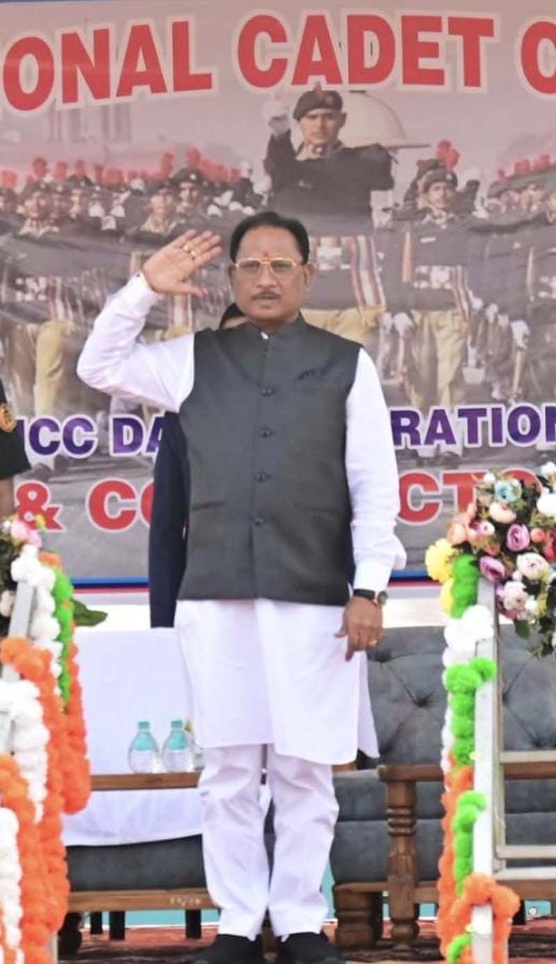 मुख्यमंत्री एनसीसी कैडेट्स की परेड की सलामी लेते मुख्यमंत्री एनसीसी कैडेट्स की परेड की सलामी लेते