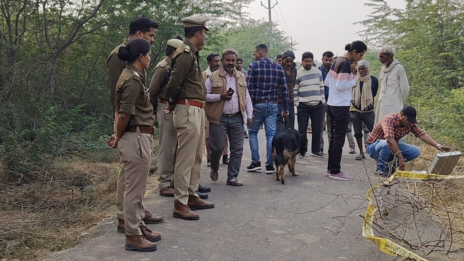 युवक का झाडिय़ों में मिला शव, परिजनों ने हत्या करने के लगाए आरोप युवक का झाडिय़ों में मिला शव, परिजनों ने हत्या करने के लगाए आरोप