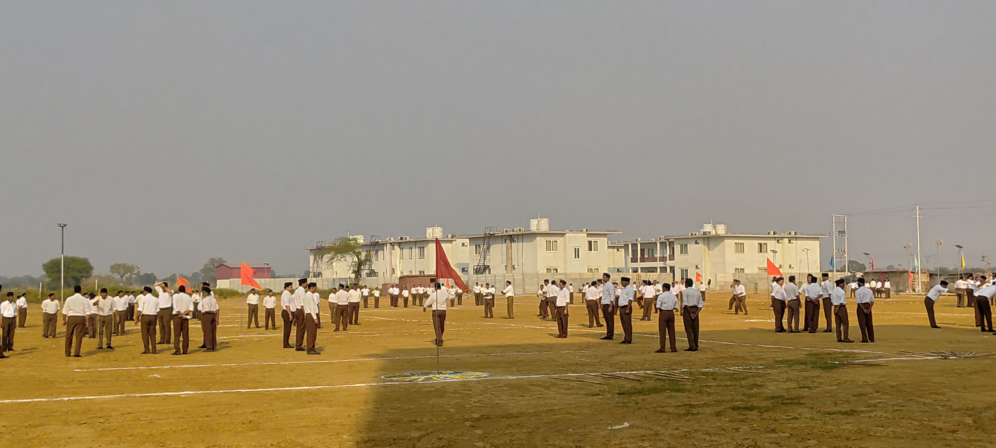 परखम में आयोजित पश्चिमी उप्र क्षेत्र के संघ शिक्षा वर्ग में भाग लेते हुए स्वयंसेवक परखम में आयोजित पश्चिमी उप्र क्षेत्र के संघ शिक्षा वर्ग में भाग लेते हुए स्वयंसेवक