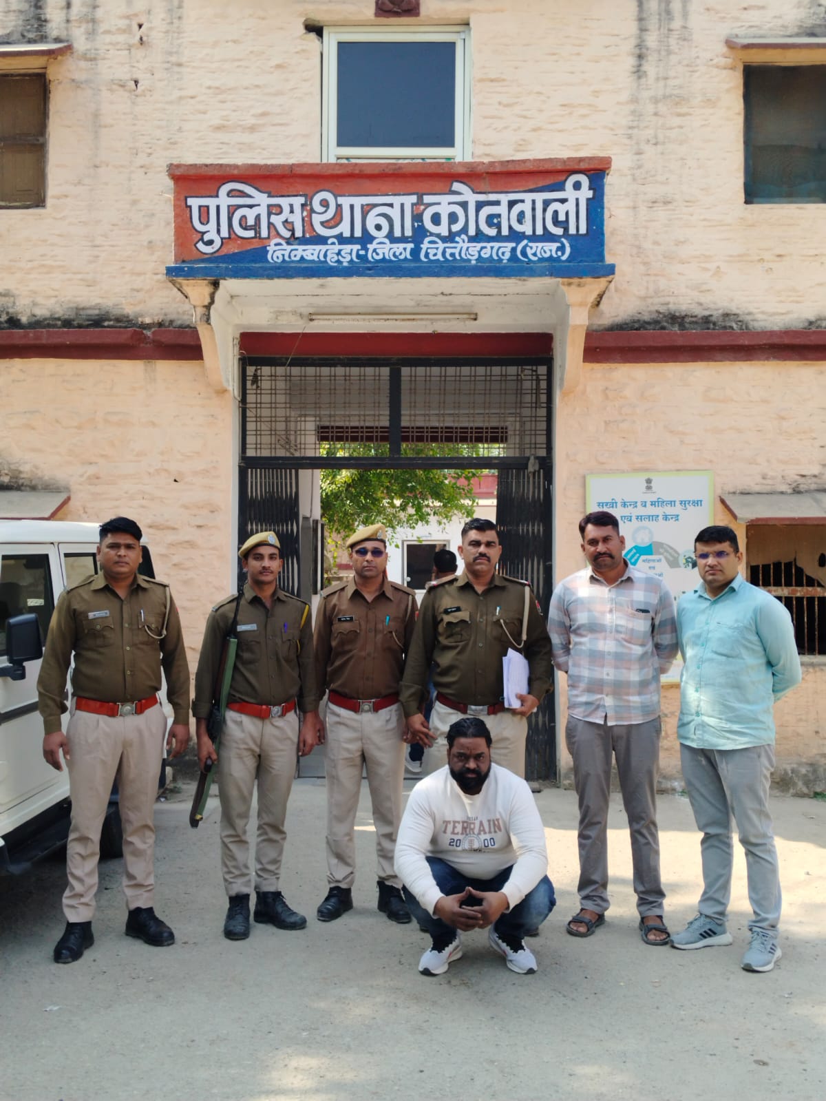 चित्तौड़गढ़ जिले की निंबाहेड़ा पुलिस ने दस हजार रुपए के ईनामी बदमाश को किया गिरफ्तार। चित्तौड़गढ़ जिले की निंबाहेड़ा पुलिस ने दस हजार रुपए के ईनामी बदमाश को किया गिरफ्तार।