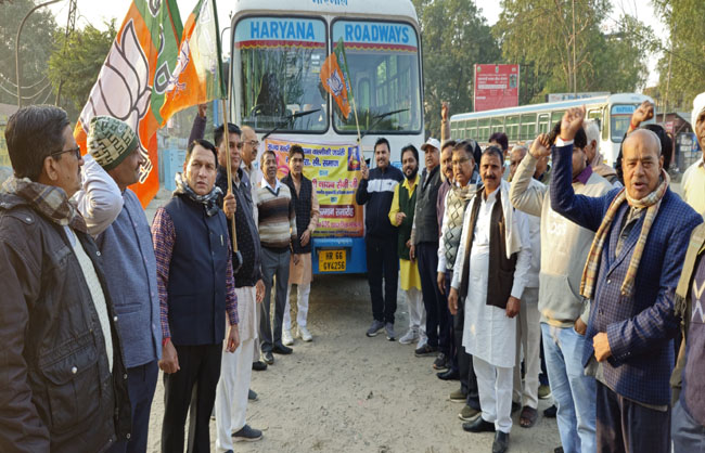 जींद समारोह के लिए रवाना होते नागरिक। जींद समारोह के लिए रवाना होते नागरिक।