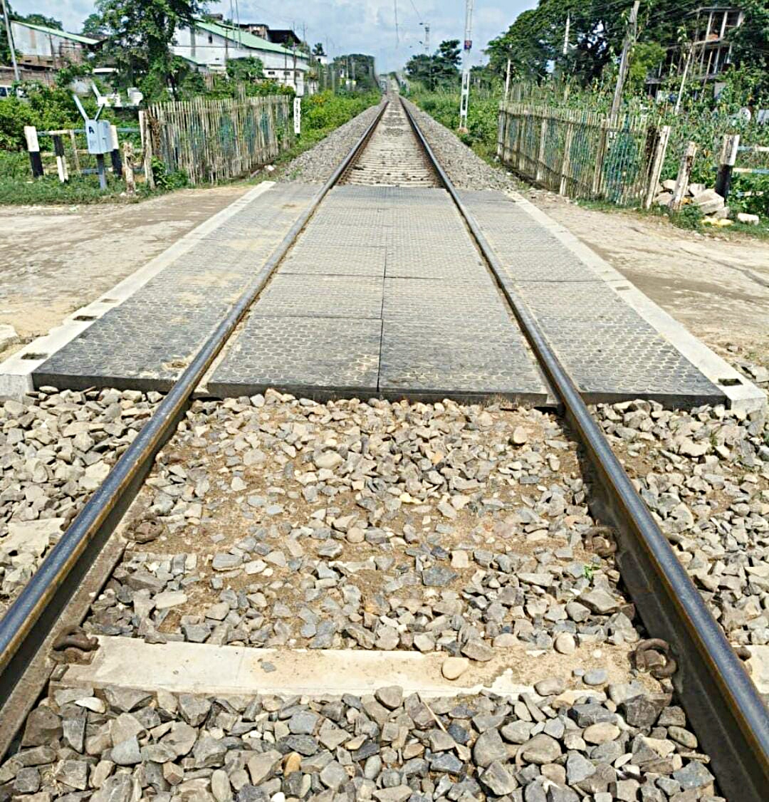 रबरयुक्त सतह की स्थापना रबरयुक्त सतह की स्थापना