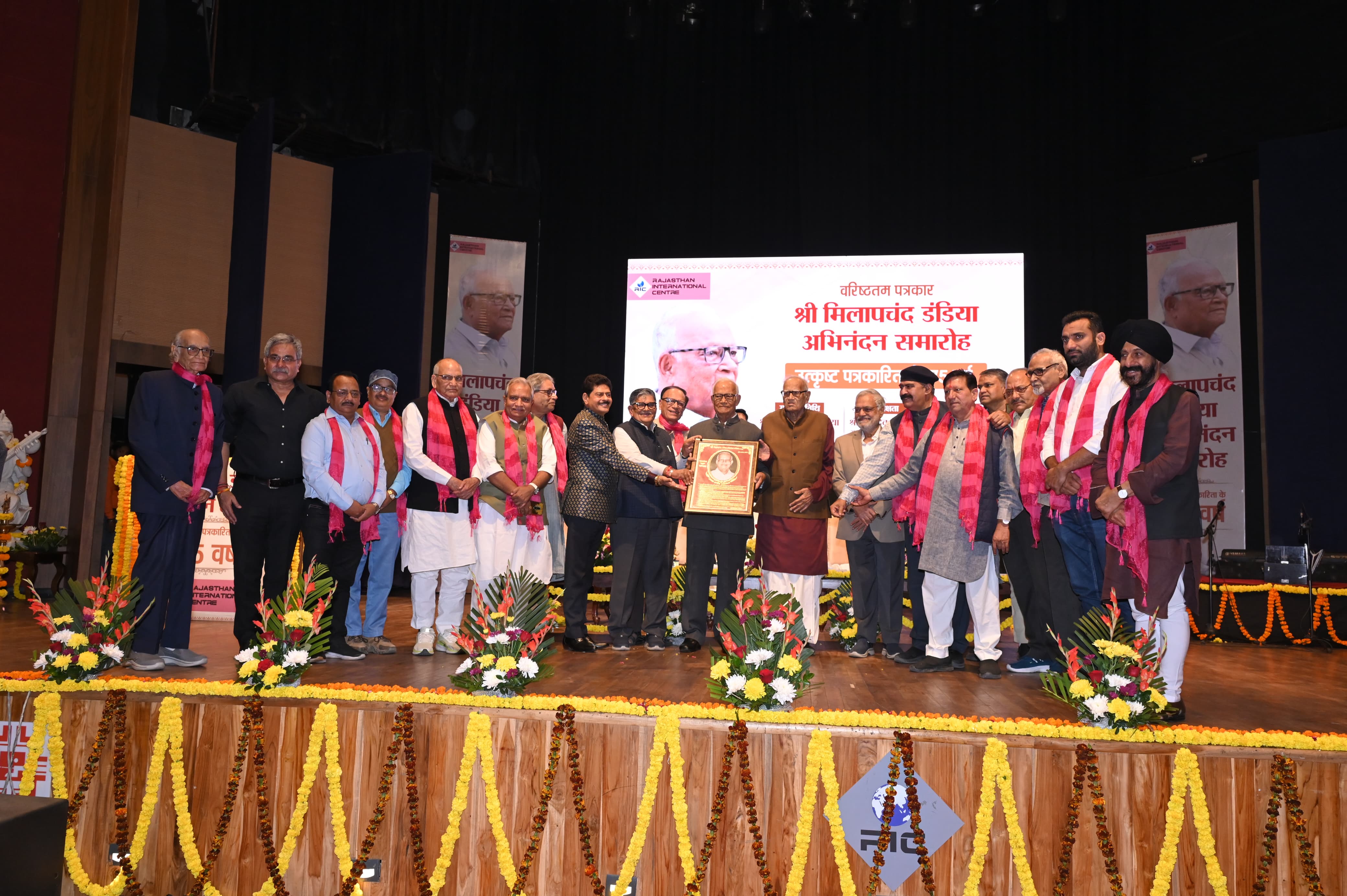 डंडिया की कलम ने सच को सच कहने की हिम्मत दी : राज्यपाल कटारिया डंडिया की कलम ने सच को सच कहने की हिम्मत दी : राज्यपाल कटारिया