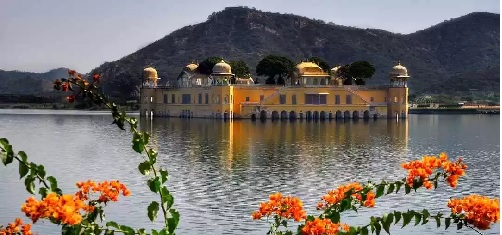 सुसाइड नोट लिख कर महिला ने जलमहल की मानसागर झील में कूदकर की आत्महत्या करने की कोशिश सुसाइड नोट लिख कर महिला ने जलमहल की मानसागर झील में कूदकर की आत्महत्या करने की कोशिश