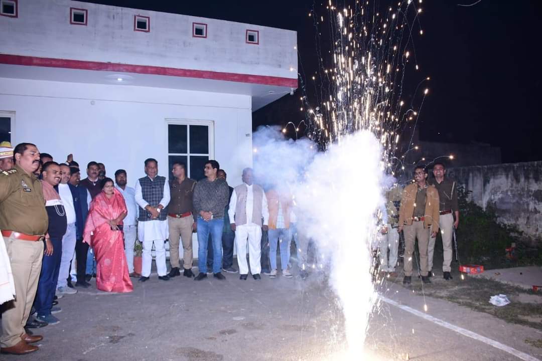 उच्च शिक्षा राज्य मंत्री रजनी तिवारी ने महाराष्ट्र व उत्तर प्रदेश में जीत पर विजय उत्सव मनाया उच्च शिक्षा राज्य मंत्री रजनी तिवारी ने महाराष्ट्र व उत्तर प्रदेश में जीत पर विजय उत्सव मनाया
